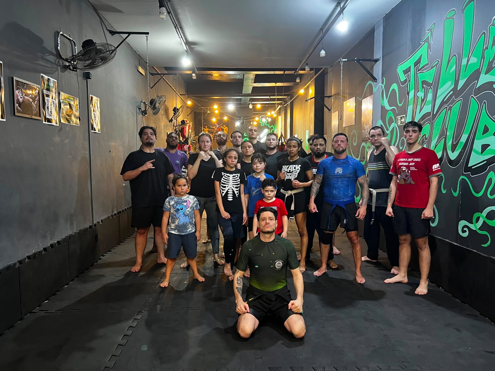 Turma da Telles Club com adultos e criancas